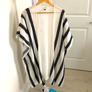 Swimsuit cover up & flowy kimono style layer 👘🩱👙